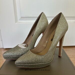 BCBGMAXAZRIA Gami Glitter Pumps store display 7.5